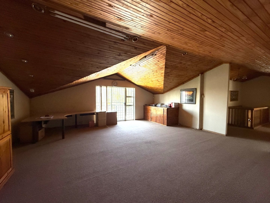 6 Bedroom Property for Sale in Schoemansville North West
